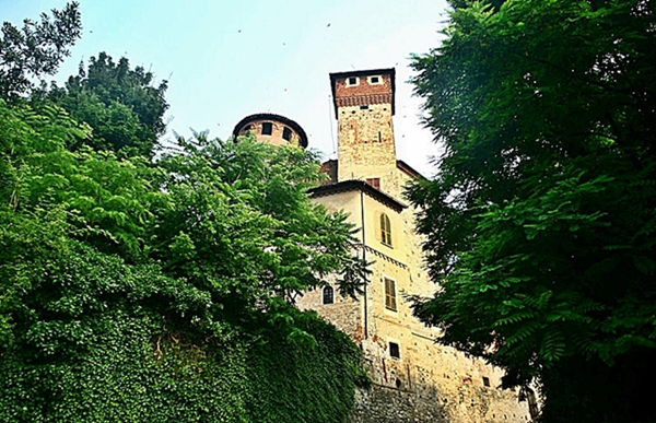 per..Comuni di Ovada: Molare...scorci del castello..